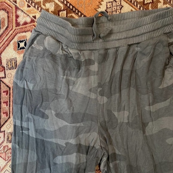 Splendid Supersoft Camo Jogger medium - Picture 5 of 9